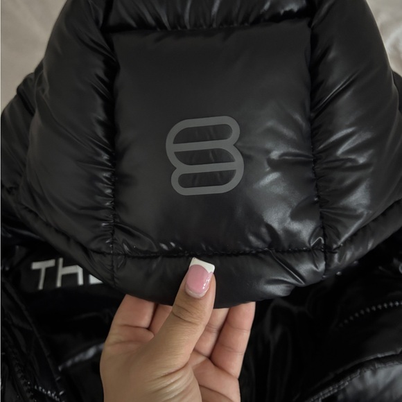 Women's Black Puffer Aritzia super puff Vest 💎 - Picture 6 of 6